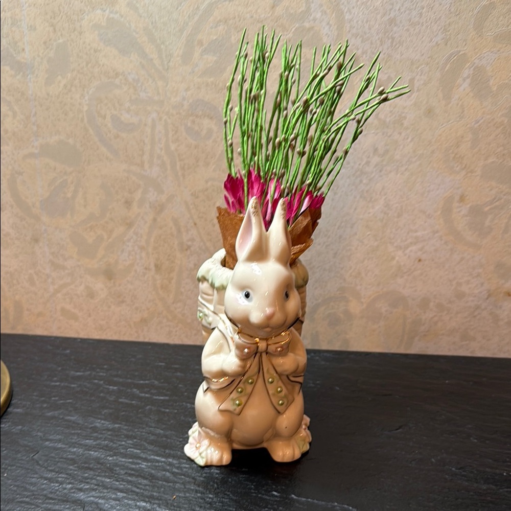 Lenox Petals and Pearls Rabbit Bid Vase.